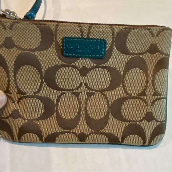 Coach Wristlet Signature Classic C Pattern - Picture 8 of 8